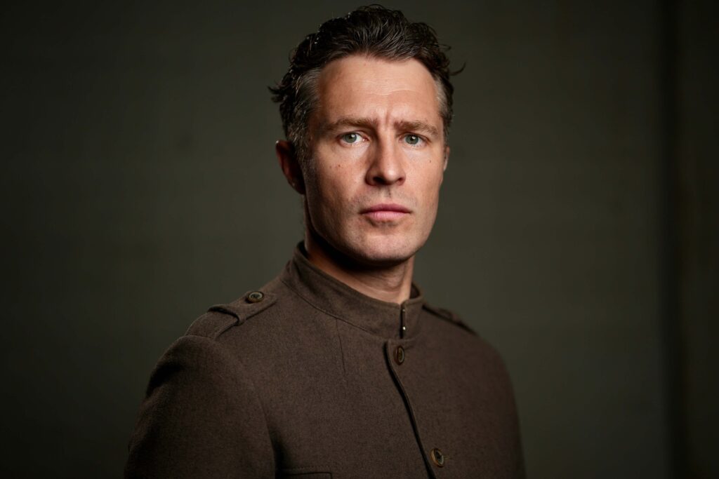 Jan-Martin Mueller Actor Headshot by Maximilian Neuhaeusser
